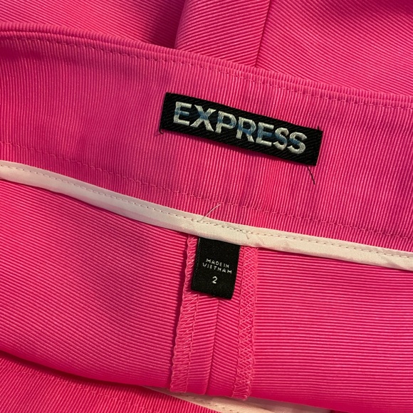 Express Shorts - Picture 2 of 2